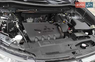 Внедорожник / Кроссовер Mitsubishi Outlander 2020 в 