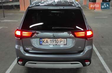 Внедорожник / Кроссовер Mitsubishi Outlander 2020 в 