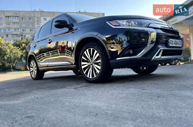 Внедорожник / Кроссовер Mitsubishi Outlander 2019 в Харькове