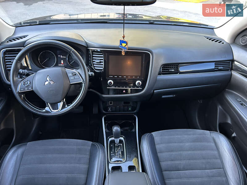 Позашляховик / Кросовер Mitsubishi Outlander 2019 в Харкові