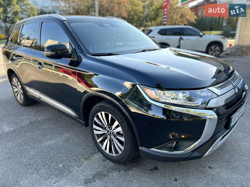Позашляховик / Кросовер Mitsubishi Outlander 2019 в Харкові