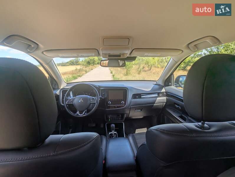 Внедорожник / Кроссовер Mitsubishi Outlander 2019 в Александрие