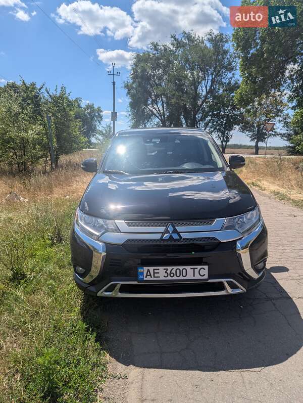 Внедорожник / Кроссовер Mitsubishi Outlander 2019 в Александрие