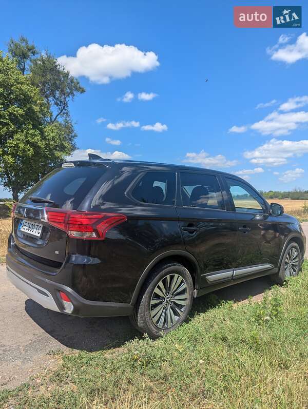 Внедорожник / Кроссовер Mitsubishi Outlander 2019 в Александрие