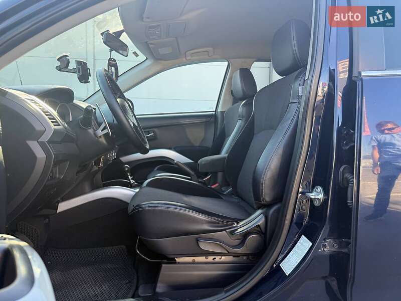 Внедорожник / Кроссовер Mitsubishi Outlander 2010 в Киеве