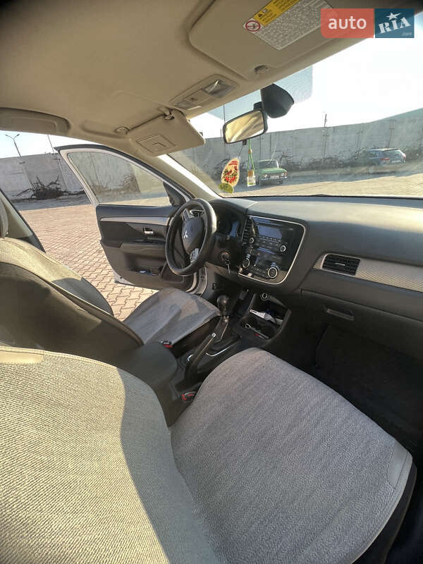 Позашляховик / Кросовер Mitsubishi Outlander 2012 в Дунаївцях