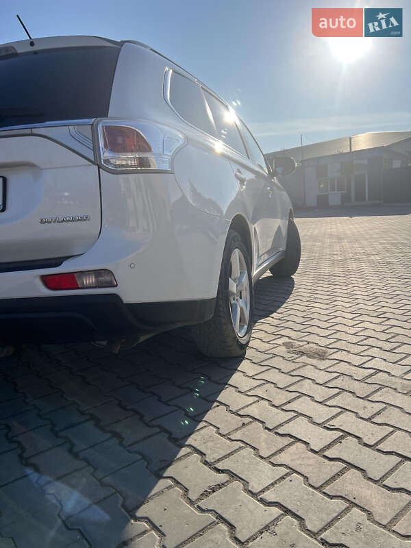 Позашляховик / Кросовер Mitsubishi Outlander 2012 в Дунаївцях