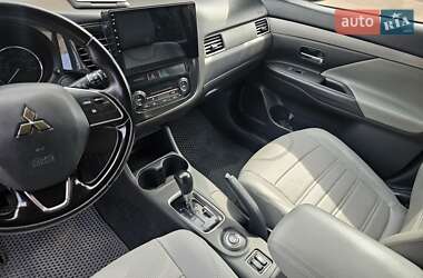 Позашляховик / Кросовер Mitsubishi Outlander 2015 в Сумах