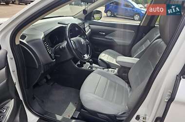 Позашляховик / Кросовер Mitsubishi Outlander 2015 в Сумах