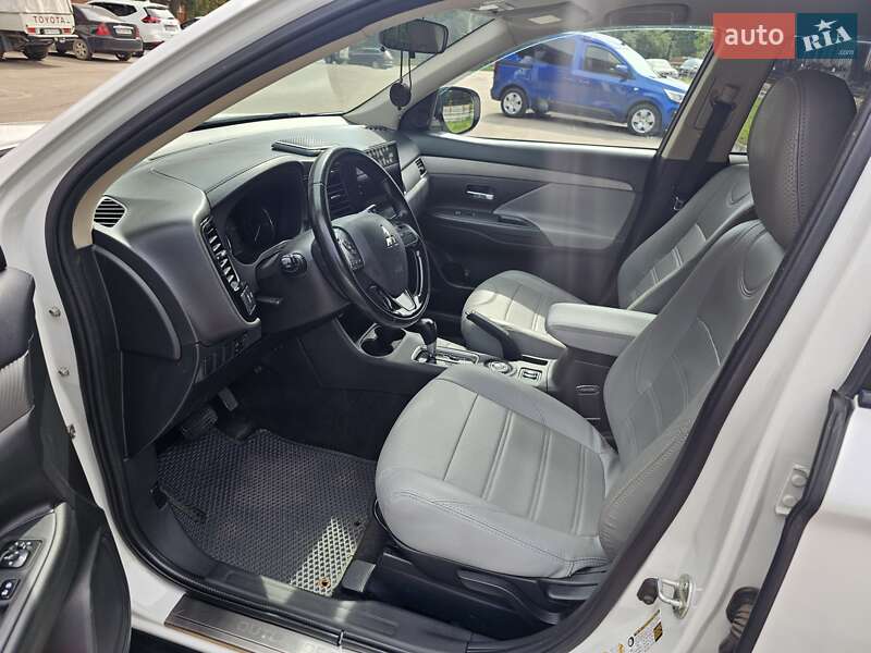 Внедорожник / Кроссовер Mitsubishi Outlander 2015 в Сумах