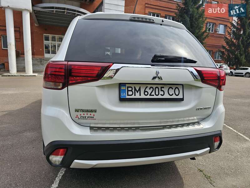Внедорожник / Кроссовер Mitsubishi Outlander 2015 в Сумах