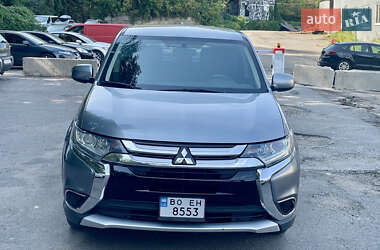 Позашляховик / Кросовер Mitsubishi Outlander 2016 в Вишгороді