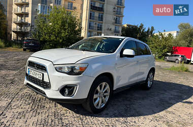 Позашляховик / Кросовер Mitsubishi Outlander 2015 в Києві