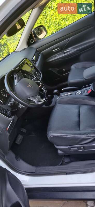 Внедорожник / Кроссовер Mitsubishi Outlander 2016 в Днепре