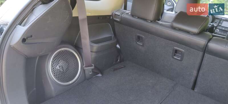 Внедорожник / Кроссовер Mitsubishi Outlander 2016 в Днепре