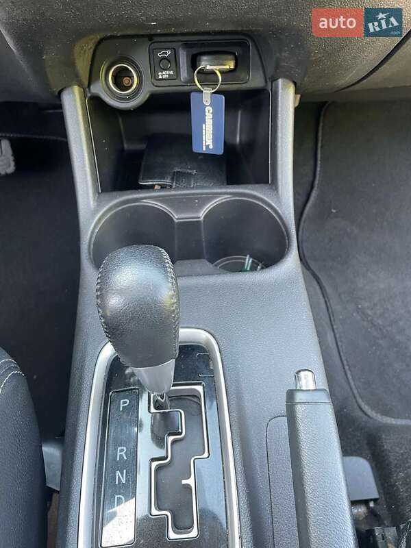 Внедорожник / Кроссовер Mitsubishi Outlander 2016 в Днепре