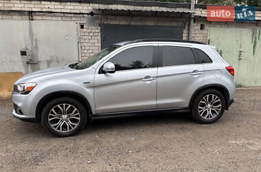 Внедорожник / Кроссовер Mitsubishi Outlander 2016 в 