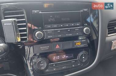 Внедорожник / Кроссовер Mitsubishi Outlander 2013 в 