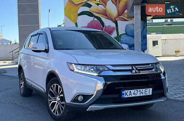 Позашляховик / Кросовер Mitsubishi Outlander 2017 в Києві