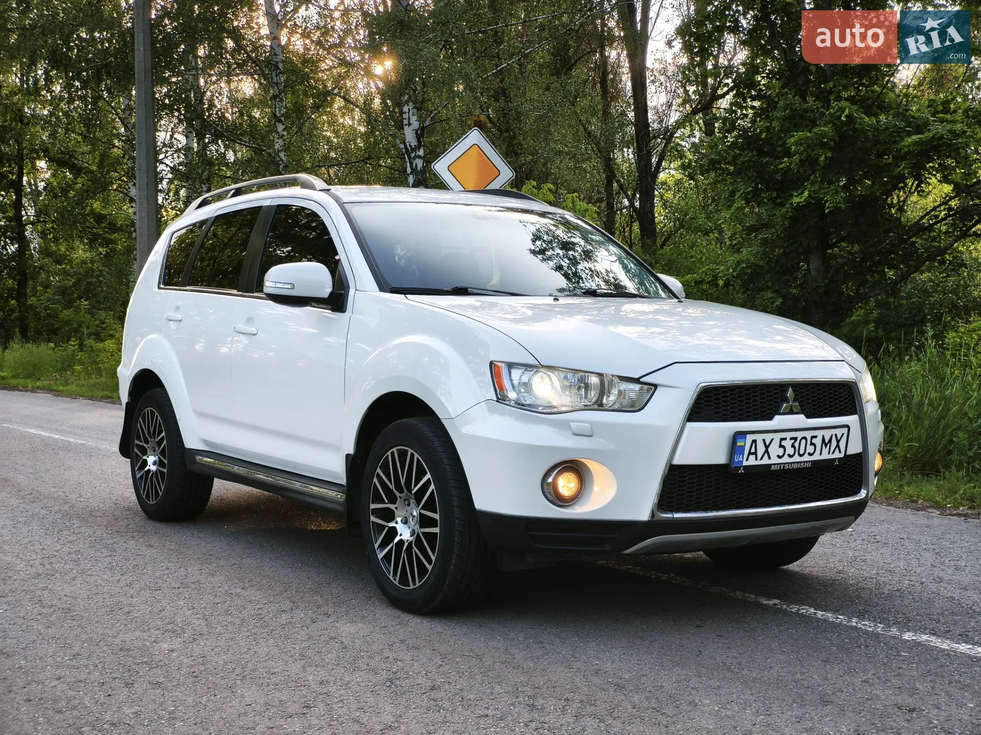 2011 Mitsubishi Outlander - фото 1