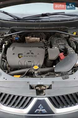 Внедорожник / Кроссовер Mitsubishi Outlander 2008 в 