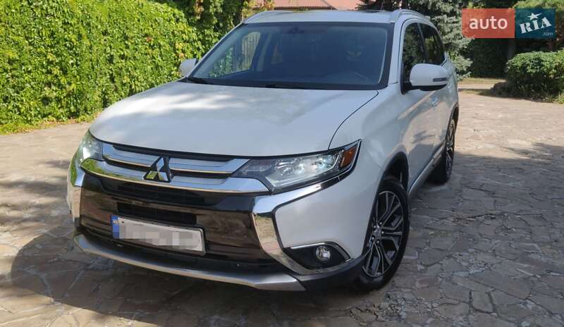 Внедорожник / Кроссовер Mitsubishi Outlander 2016 в Днепре
