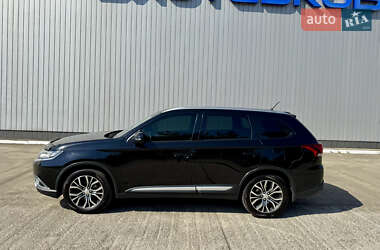 Внедорожник / Кроссовер Mitsubishi Outlander 2016 в 