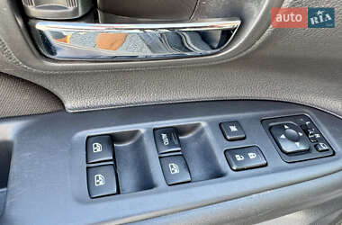 Внедорожник / Кроссовер Mitsubishi Outlander 2016 в 