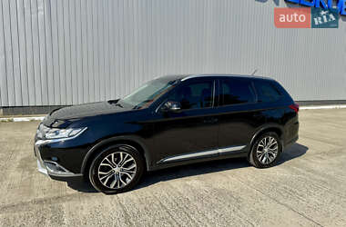Внедорожник / Кроссовер Mitsubishi Outlander 2016 в 