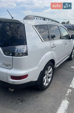 Внедорожник / Кроссовер Mitsubishi Outlander 2011 в 