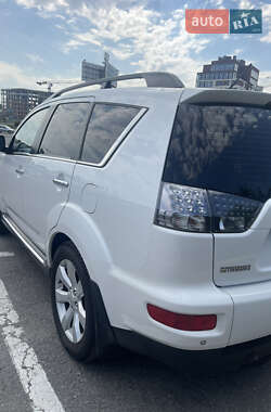 Внедорожник / Кроссовер Mitsubishi Outlander 2011 в 