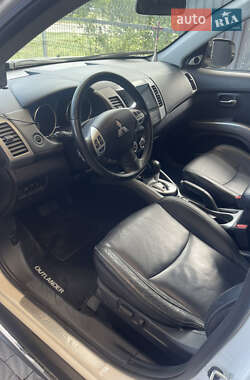 Внедорожник / Кроссовер Mitsubishi Outlander 2011 в 