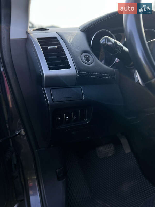 Позашляховик / Кросовер Mitsubishi Outlander 2011 в Стрию