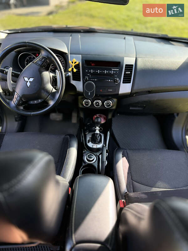 Позашляховик / Кросовер Mitsubishi Outlander 2011 в Стрию