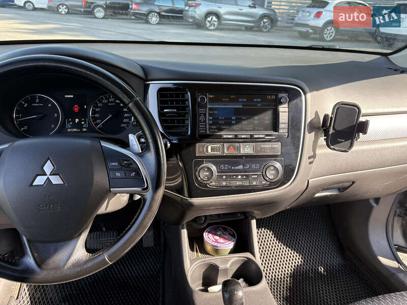 Внедорожник / Кроссовер Mitsubishi Outlander 2015 в Виннице