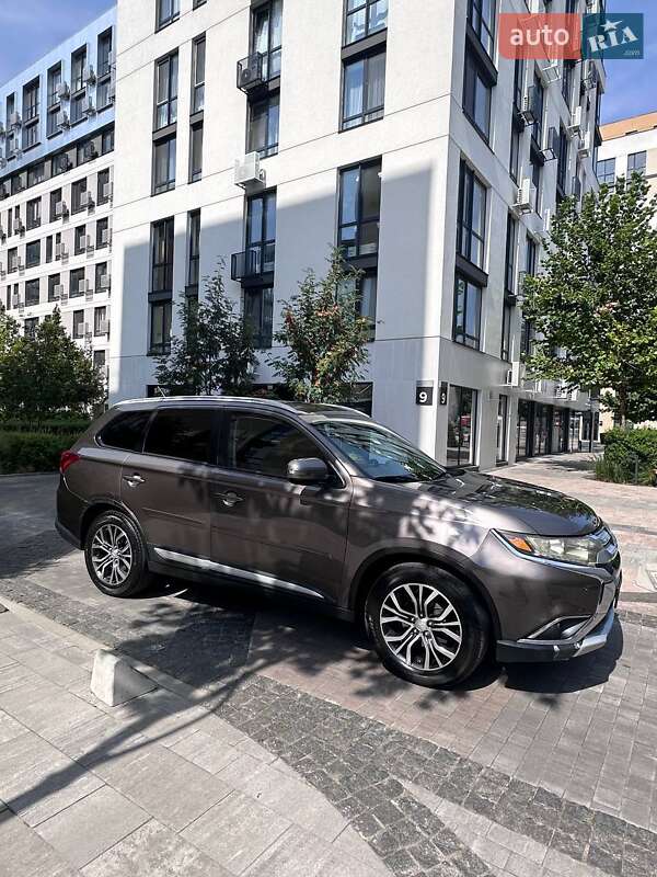 Mitsubishi Outlander 2015