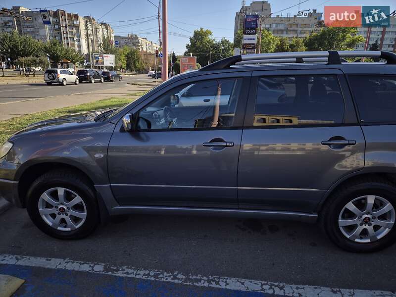 Внедорожник / Кроссовер Mitsubishi Outlander 2006 в Николаеве
