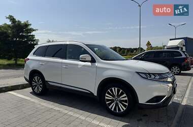 Позашляховик / Кросовер Mitsubishi Outlander 2021 в Львові