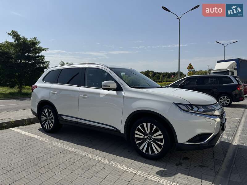 Mitsubishi Outlander 2021