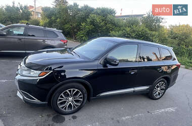 Внедорожник / Кроссовер Mitsubishi Outlander 2015 в Киеве