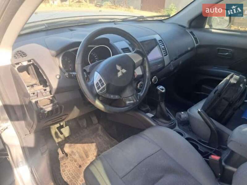 Внедорожник / Кроссовер Mitsubishi Outlander 2010 в Киеве