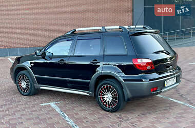 Внедорожник / Кроссовер Mitsubishi Outlander 2005 в 