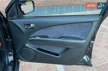 Внедорожник / Кроссовер Mitsubishi Outlander 2005 в 