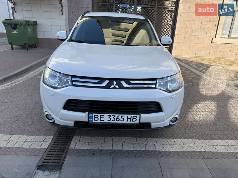 Внедорожник / Кроссовер Mitsubishi Outlander 2013 в Николаеве