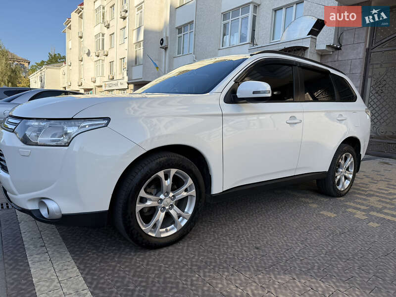 Внедорожник / Кроссовер Mitsubishi Outlander 2013 в Николаеве