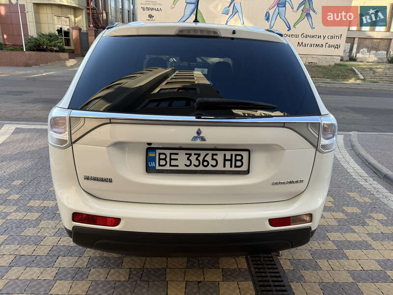 Внедорожник / Кроссовер Mitsubishi Outlander 2013 в Николаеве