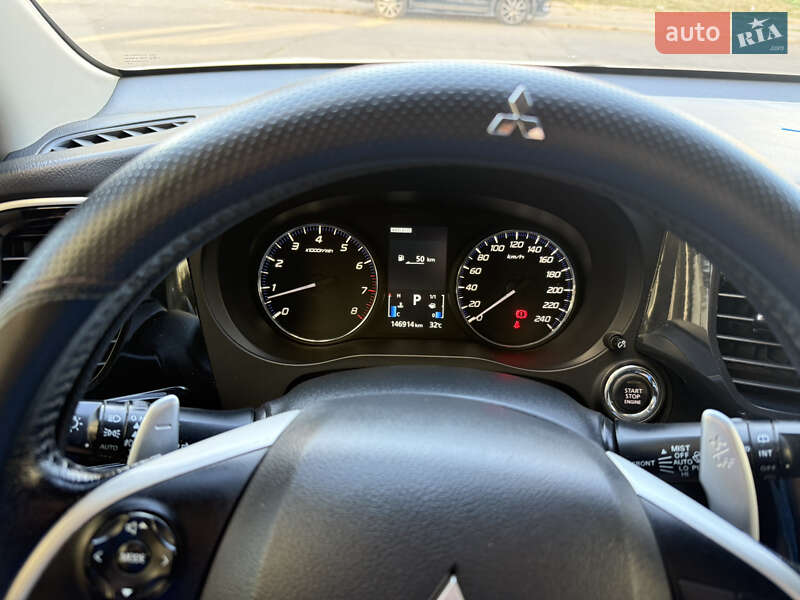 Внедорожник / Кроссовер Mitsubishi Outlander 2013 в Николаеве