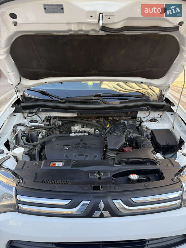 Внедорожник / Кроссовер Mitsubishi Outlander 2013 в Николаеве