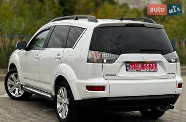 Внедорожник / Кроссовер Mitsubishi Outlander 2011 в 