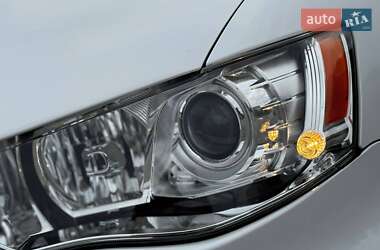 Внедорожник / Кроссовер Mitsubishi Outlander 2011 в 